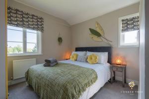 Llit o llits en una habitació de Conker Tree House