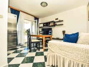 Kuchyň nebo kuchyňský kout v ubytování Holiday Home Franka by Interhome