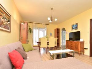 TV a/nebo společenská místnost v ubytování Holiday Home Ana by Interhome