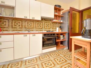 A kitchen or kitchenette at Holiday Home Ana by Interhome