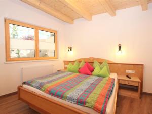 Un pat sau paturi într-o cameră la Apartment Anita-2 by Interhome