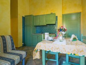 Küche/Küchenzeile in der Unterkunft Apartment Gli Ontani - ORO101 by Interhome