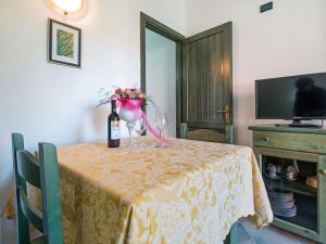 Cama o camas de una habitación en Apartment Gli Ontani mono by Interhome