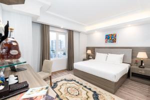 Postel nebo postele na pokoji v ubytování Golden Rose Hotel