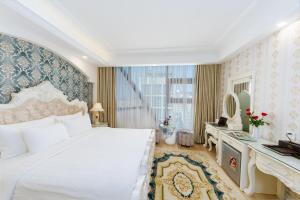 Postel nebo postele na pokoji v ubytování Golden Rose Hotel