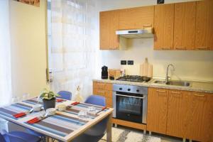 Кухня или мини-кухня в Guest House Manzoni
 +11 фотографий