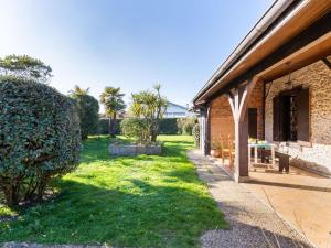 Zahrada ubytování Holiday Home Poste by Interhome