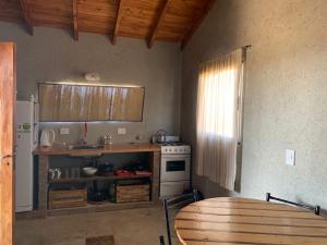 Η κουζίνα ή μικρή κουζίνα στο Yacanto360 +4 φωτογραφίες