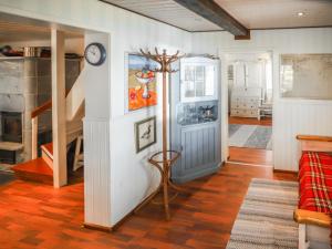 ein Wohnzimmer mit einer Treppe und einer Uhr an der Wand in der Unterkunft Holiday Home Helga by Interhome in Hitis