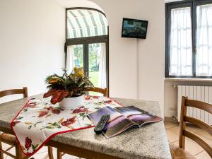 Posteľ alebo postele v izbe v ubytovaní Apartment Ca' Bottrigo-4 by Interhome
