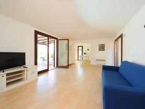 Televízia a/alebo spoločenská miestnosť v ubytovaní Holiday Home Ville San Pietro - REI352 by Interhome