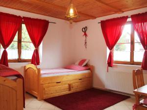 Postel nebo postele na pokoji v ubytování Holiday Home Chrastov by Interhome