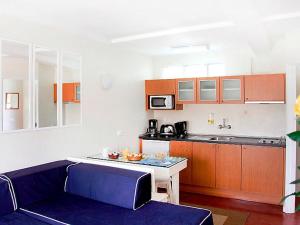 Apartment T1 by Interhomeにあるキッチンまたは簡易キッチン