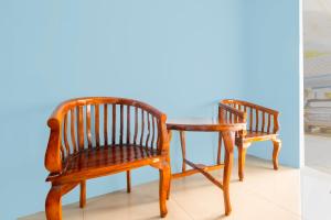 Ein Sitzbereich in der Unterkunft RedDoorz Syariah At Jl Pangeran Hidayatullah Cianjur