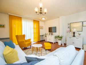 TV a/nebo společenská místnost v ubytování Holiday Home Anka by Interhome