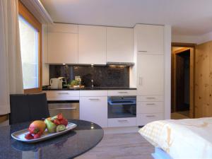 Köök või kööginurk majutusasutuses Apartment Chesa Munteratsch 311 by Interhome