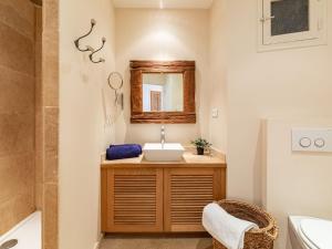Apartment Les Sirènes by Interhome tesisinde bir banyo