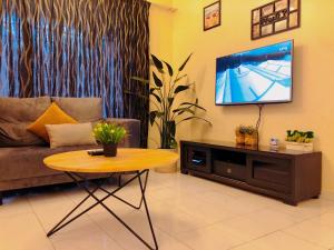 TV a/nebo společenská místnost v ubytování 101 Sky Mirror Homestay