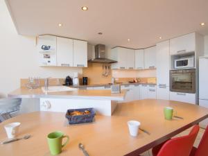 Køkken eller tekøkken på Apartment La Plage-1 by Interhome