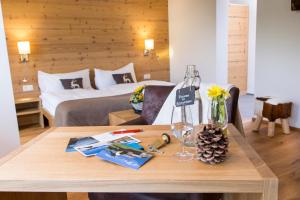 Postel nebo postele na pokoji v ubytování Hotel Bettmerhof + 46 fotografií