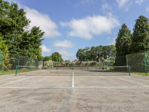 Tenis dan/atau kemudahan skuasy di Bella's Cottage atau berdekatan