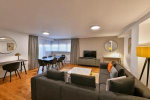 A seating area at Monarch House - Serviced Apartments - Kensington
