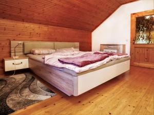 Łóżko lub łóżka w pokoju w obiekcie Apartment Magdalensberg by Interhome