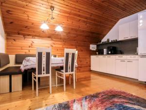 Kuchnia lub aneks kuchenny w obiekcie Apartment Magdalensberg by Interhome