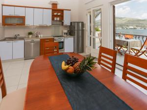 Η κουζίνα ή μικρή κουζίνα στο Holiday Home Villa Anita by Interhome