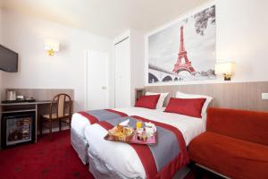 Gallery image of Saphir Grenelle in Paris