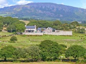 Gallery image of Garth Morthin The Barn in Morfa Bychan