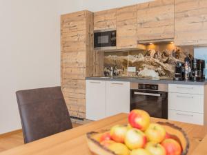 Kuchyňa alebo kuchynka v ubytovaní Apartment Unterkeilgut-1 by Interhome
