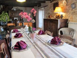 Nhà hàng/khu ăn uống khác tại Holiday Home Vielcroze by Interhome