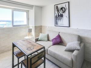 un salon avec un canapé et une table dans l'établissement Studio Les Sables d'Aiguebelle-1 by Interhome, à Aigue-Belle