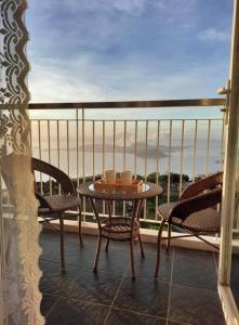 Gallery image of 1 BR Cozy Farmhouse-Style Condo with Balcony & Taal View at Wind Residences in Tagaytay