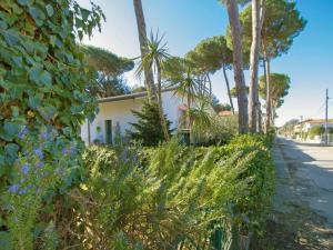 Κήπος έξω από το Holiday Home Patrizia by Interhome