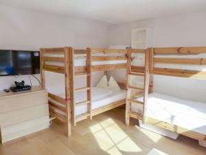 Postel nebo postele na pokoji v ubytování Apartment Laerchehus Ost by Interhome