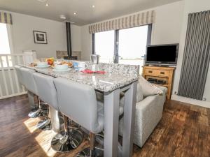 Et tv og/eller underholdning på Emblestones