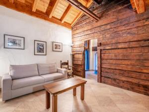 Posezení v ubytování Apartment Les Cors-2 by Interhome