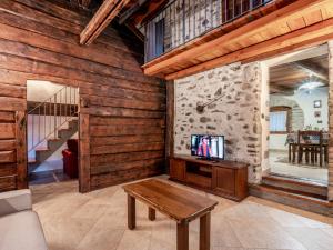 TV a/nebo společenská místnost v ubytování Apartment Les Cors-2 by Interhome
