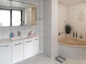 Koupelna v ubytování Apartment Petra-2 by Interhome