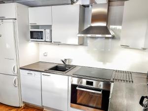 Η κουζίνα ή μικρή κουζίνα στο Holiday Home Kotimäki by Interhome +25 φωτογραφίες