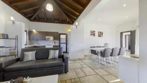Kuchyňa alebo kuchynka v ubytovaní Anju Villas Villas Vistas del Mar