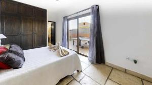Posteľ alebo postele v izbe v ubytovaní Anju Villas Villas Vistas del Mar + 37 fotografií
