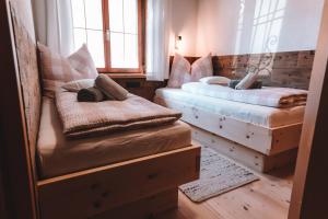 Postel nebo postele na pokoji v ubytování Alpenherz Chalet