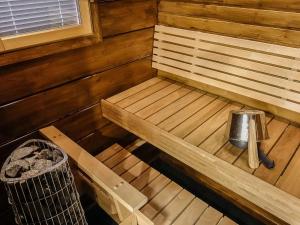 mit Blick auf eine Holzsauna in der Unterkunft Holiday Home Levin revontulitaivas d by Interhome in Köngäs + 5 Fotos