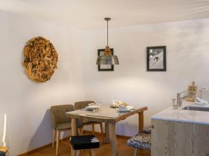 Fotografie z fotogalerie ubytování Apartment Chesa Palüdin 5 - Celerina by Interhome v destinaci Celerina