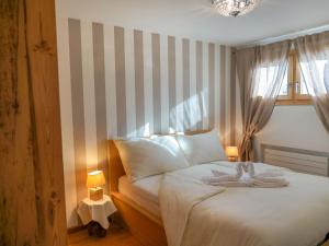 Postel nebo postele na pokoji v ubytování Apartment Chesa Palüdin 5 - Celerina by Interhome