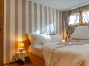 Postel nebo postele na pokoji v ubytování Apartment Chesa Palüdin 5 - Celerina by Interhome