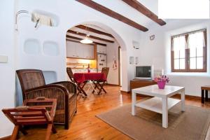 a living room with a couch and a table at Quiet apartment! Sagrada Familia! in Barcelona